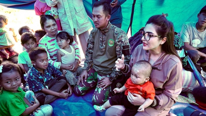 Bantu Sesama, Ini Deretan Potret Ashanty Turun Langsung ke Pos Pengungsian Korban Gempa Cianjur