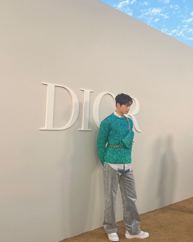 Miliki Visual Unreal, Ini 10 Potret Cha Eun Woo Hadiri Fashion Show Dior di Mesir yang Auto Bikin Fans Kelepek-Kelepek