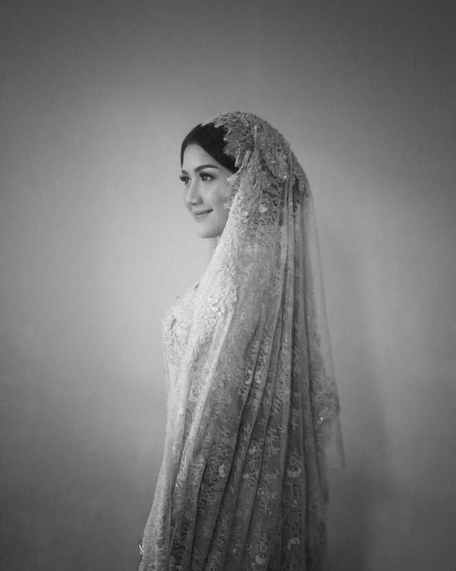 Dua Hari Menjelang Akad, Ini 10 Potret Erina Gudono di Acara Pengajian Menuju Pernikahan