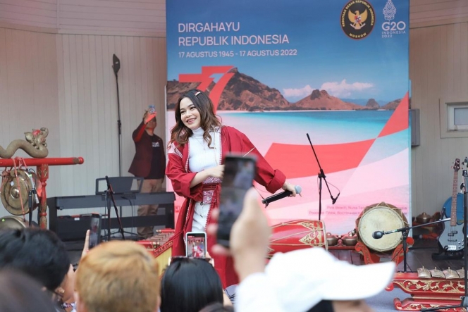 Gak Cuma Tenar di Tanah Air, Deretan Penyanyi Dangdut Ini Pernah Bawakan Lagu Hits Indonesia di Luar Negeri lho!