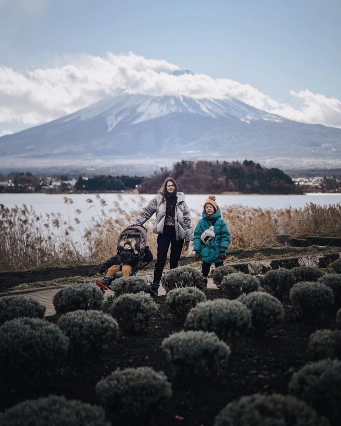 Potret Seru Ringgo Agus Rahman dan Keluarga Liburan di Jepang, Tingkah Lucu Kedua Anaknya Curi Perhatian