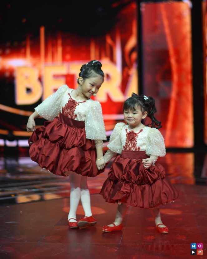 10 Potret Thalia dan Thania Pakai Dress Kembaran, Kakak Beradik Cuteness Overload!