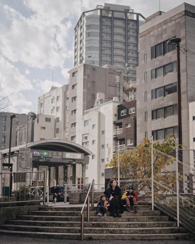 10 Keseruan Keluarga Ringgo Agus Rahman Liburan ke Jepang, Gaya Bjorka yang Bak ABG Bikin netizen Salfok