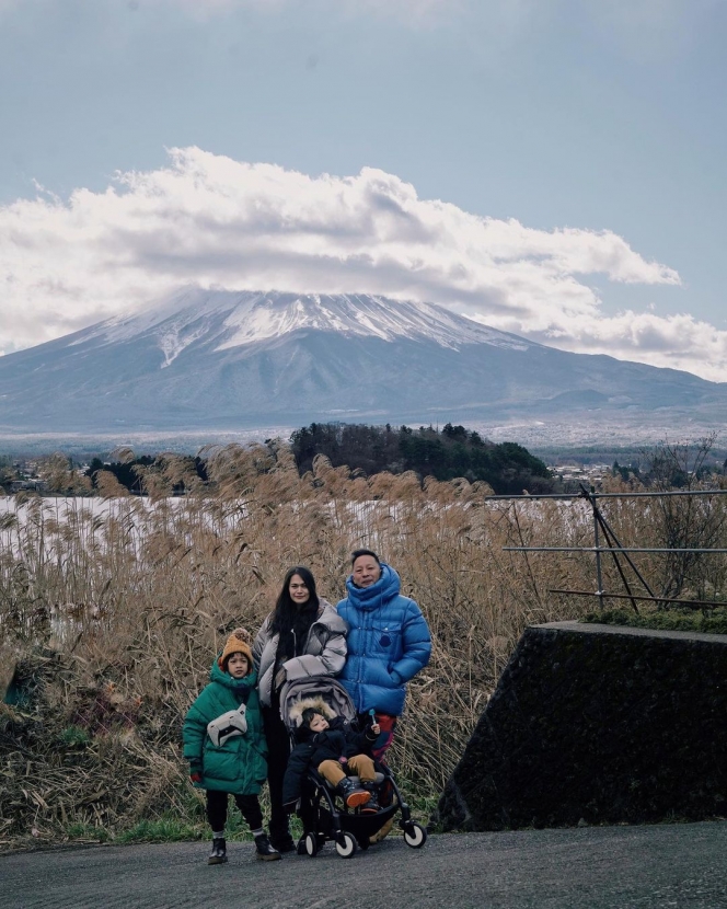 10 Keseruan Keluarga Ringgo Agus Rahman Liburan ke Jepang, Gaya Bjorka yang Bak ABG Bikin netizen Salfok