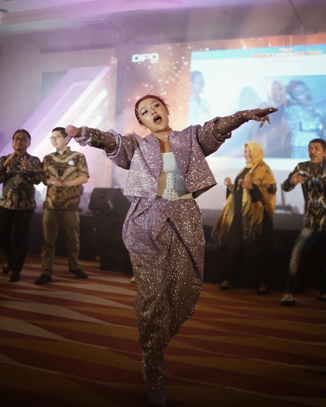 Makin PD, Ini Deretan Potret Siti Badriah saat Manggung Pamer Badan Kurusan