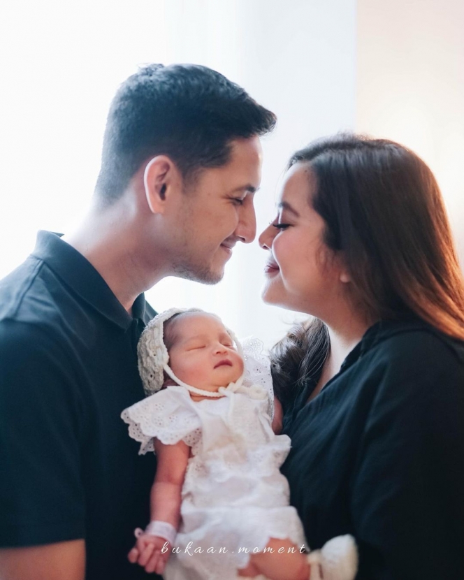 Deretan Potret Full Team Keluarga Tasya Kamila yang Baru Ketambahan Anggota Baru, Paras Baby Shafa Gemesin Banget!