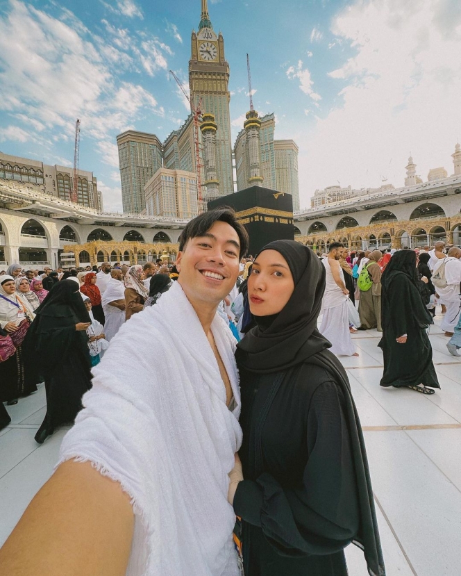 Potret Sheila Dara dan Vidi Aldiano Pertama Kali Umroh Bareng, Seru Ibadah Sekaligus Liburan ke Arab Saudi