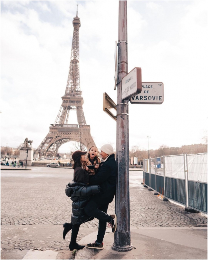 Liburan ke Paris, Ini Deretan Potret Gisella Anastasia dan Gading Marten Tiru Foto Jadul saat Bersama