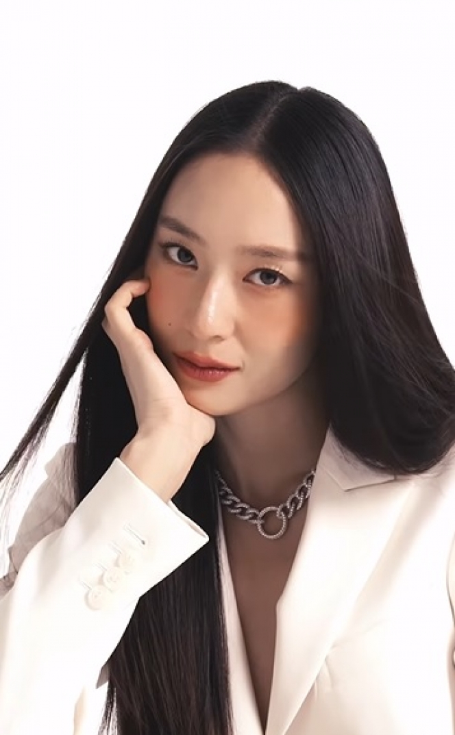 Auranya Mahal Abis! Ini Potret Krystal Jung Jadi Brand Ambassador  Korea Pertama untuk Perhiasan Pomellato