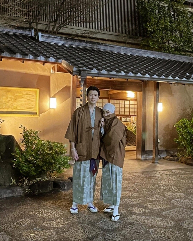 Bak Pengantin Baru, Ini Potret Romantis Syahrini dan Reino Barack Jalan-Jalan Explore Jepang Berdua