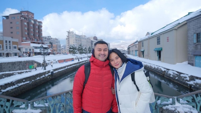 10 Potret Keluarga Anjasmara Liburan ke Jepang, Paras Anaknya yang Cakep-Cakep Curi Perhatian