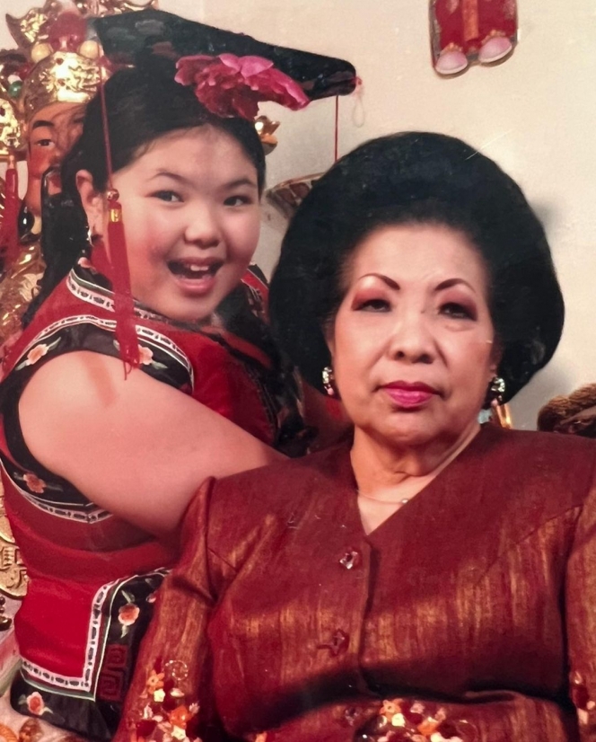 Jadi Sosok Penting Pencapaian Karirnya Sejak Kecil, Ini 10 Potret Tina Toon dengan Sang Oma yang Sudah Berpulang
