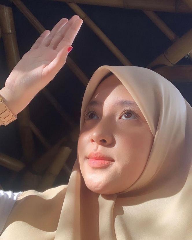 Potret Selfie Nissa Sabyan Disebut Mirip Anak Pesantren yang Lagi Polos-Polosnya, Gaya Hijabnya jadi Sorotan