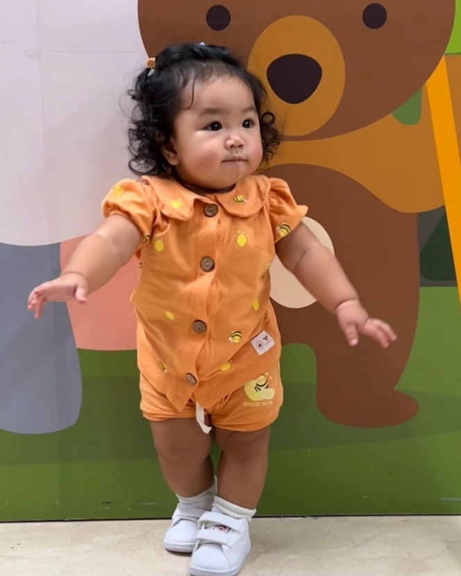 Makin Ekspresif dan Menggemaskan, Ini 10 Potret Baby Xarena Anak Siti Badriah yang Hampir Menginjak Usia Satu Tahun