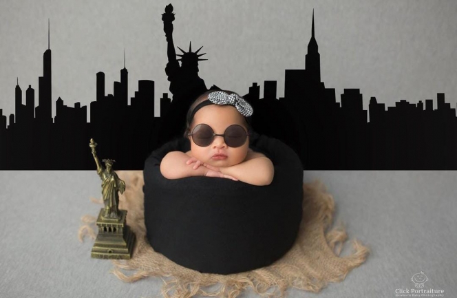 Potret Gemas Newborn Photoshoot Anak Kedua Tasya Kamila, Lucu Banget Kecil-Kecil udah Pakai Toga!