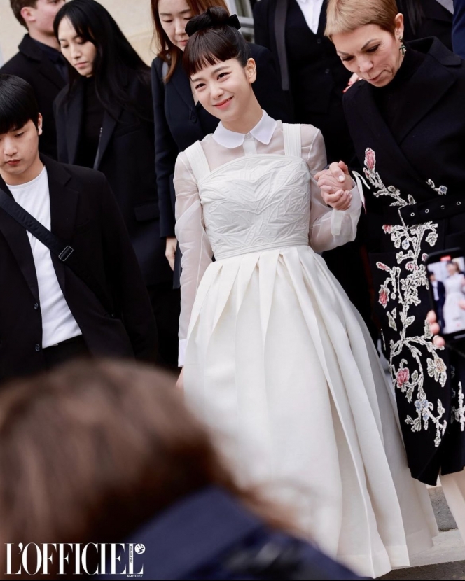 10 Potret Jisoo BLACKPINK Tampil Bak Putri Kerajaan di Event Fashion Show Dior di Paris, Pesonanya Sukses Bikin Terpana