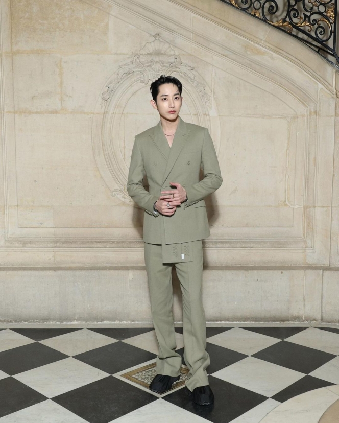 Top Visual Banget! Potret Tampan Lee Soo Hyuk di Event Fashion Show Dior di Paris Bikin Meleyot Penggemar