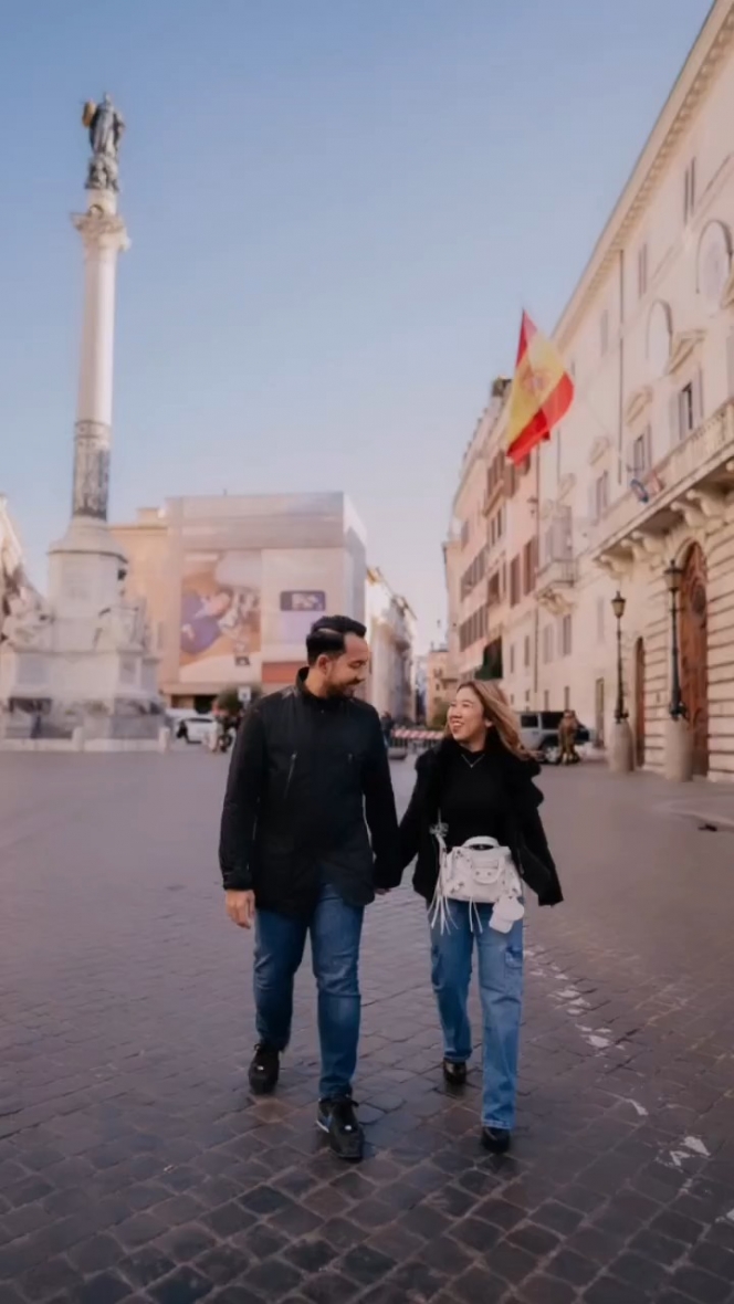 Jalan-Jalan Mesra, Ini Deretan Potret Kiky Saputri dan Suami Honeymoon di Roma