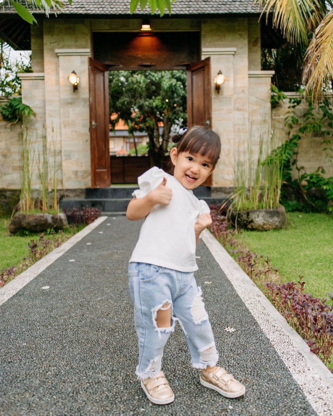 Cute Overload! Ini 10 Potret Ariella Anak Yuanita Christiani yang Makin Cantik dan Jago Pose Depan Kamera