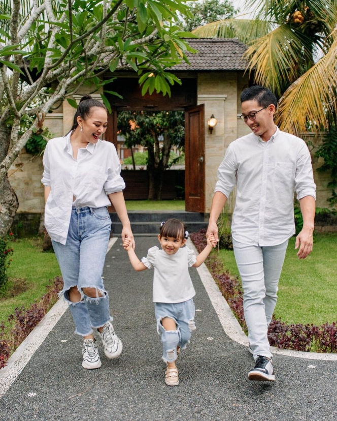 Cute Overload! Ini 10 Potret Ariella Anak Yuanita Christiani yang Makin Cantik dan Jago Pose Depan Kamera