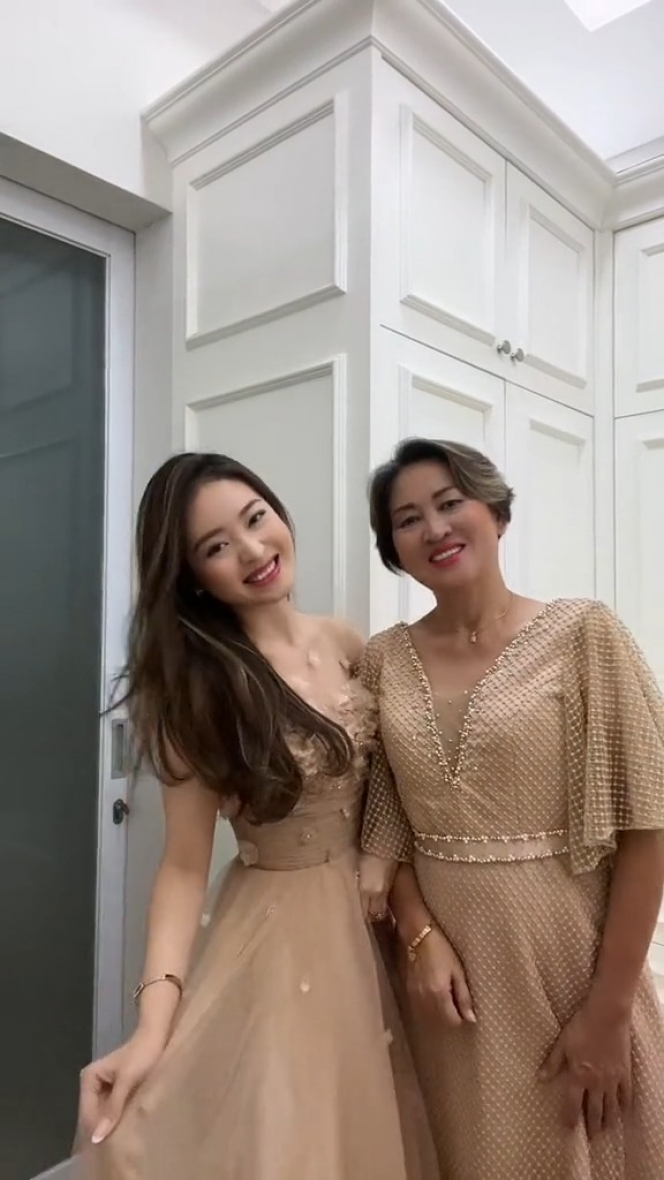 Natasha Wilona Bikin Video TikTok Bareng Mama, Paras Cantik Keduanya Langsung Banjir Pujian!