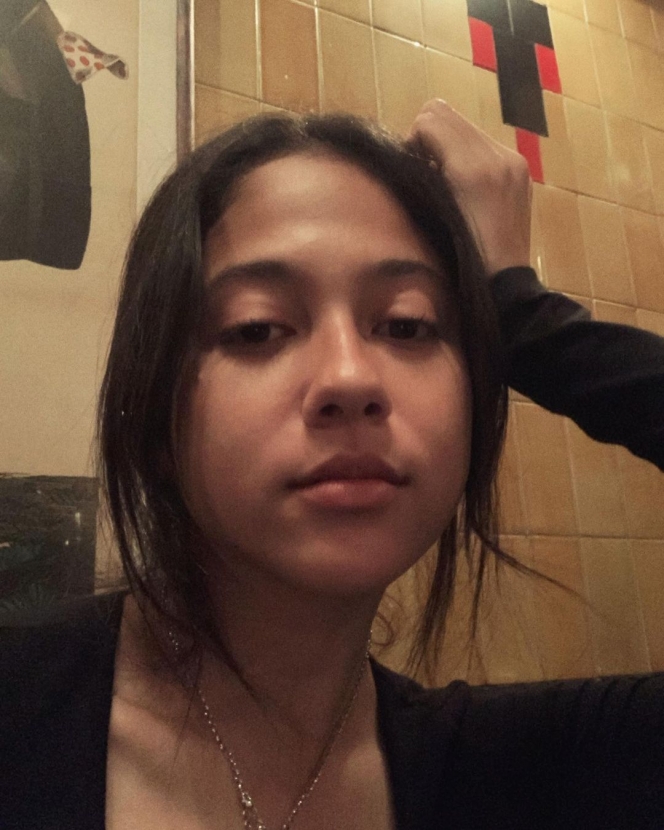 Kadang Bikin Netizen Salfok, Ini Deretan Potret Selfie Sitha Marino yang Cantik Penuh Pesona