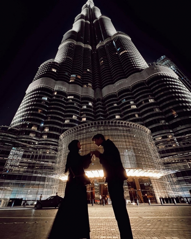 Liburan ke Dubai, Ini Deretan Selebriti yang Berpose di Depan Burj Khalifa 