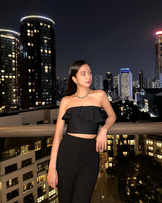 Potret Jisoo BLACKPINK Hadiri Event Cartier di Thailand, Tampil Menawan dengan Setelan Tanpa Lengan