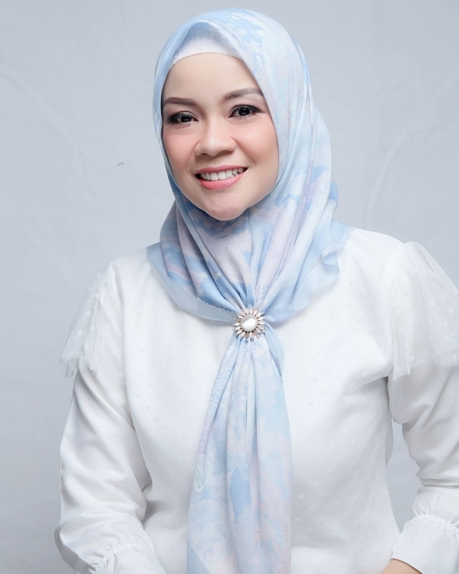 Lama Tak Terlihat, Ini 10 Potret Terbaru Rindu AFI yang Tampil Anggun dalam Balutan Hijab