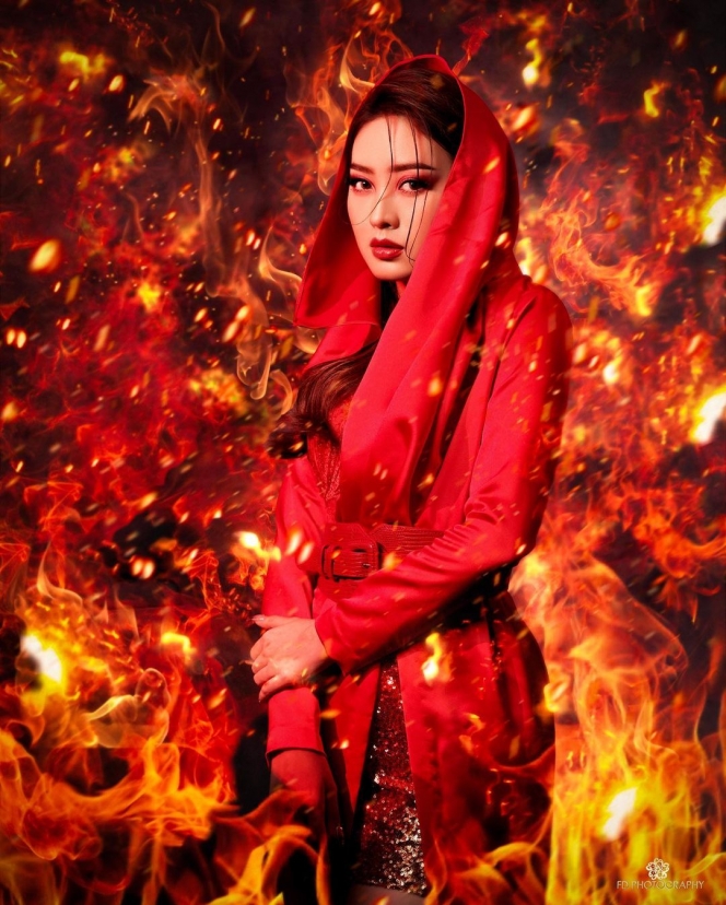 8 Potret Natasha Wilona Jadi Gadis Berkerudung Merah, Pancarkan Aura Panas dan Garang!