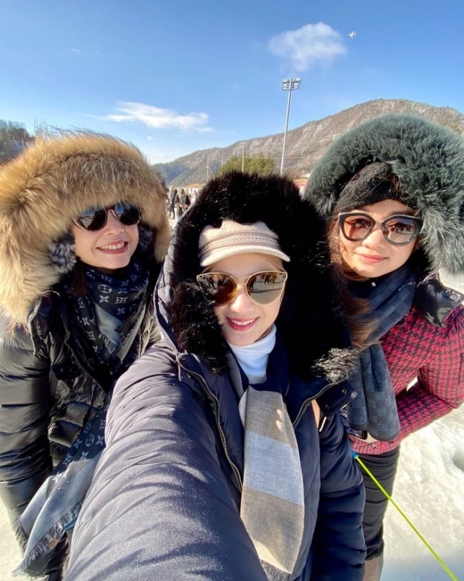 Deretan Potret Melody Laksani Eks JKT48 Liburan ke Korea Selatan, Asyik Main Salju