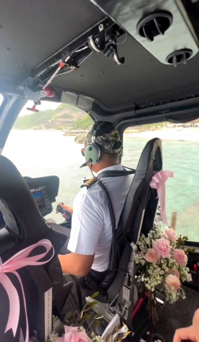 Bikin Para Netizen Baper, Ini 10 Potret Romantis Raffi Ahmad dan Nagita Slavina Naik Helikopter