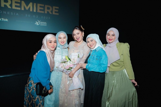 Pesona Syifa Hadju di Gala Premiere Film Bismillah Kunikahi Suamimu, Full Senyum saat Didukung Geng Mamayu