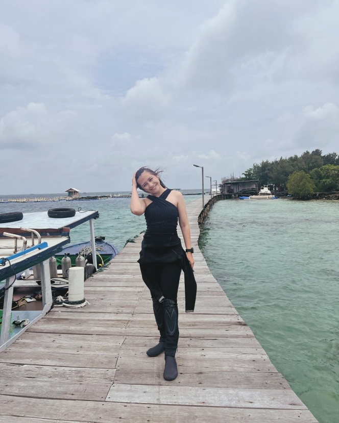 Prilly Latuconsina Bagikan Potret saat Diving, Dipuji Makin Keren oleh Netizen!