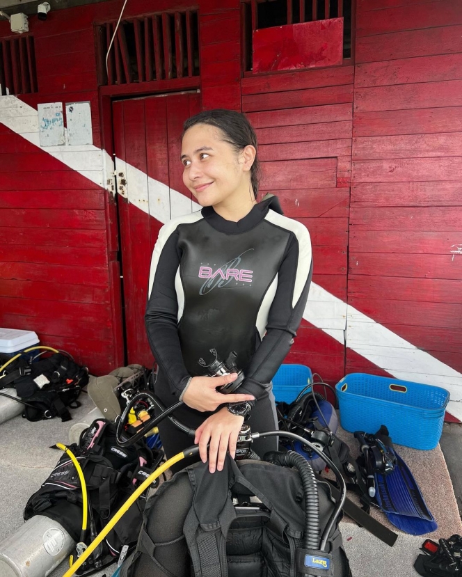 Prilly Latuconsina Bagikan Potret saat Diving, Dipuji Makin Keren oleh Netizen!