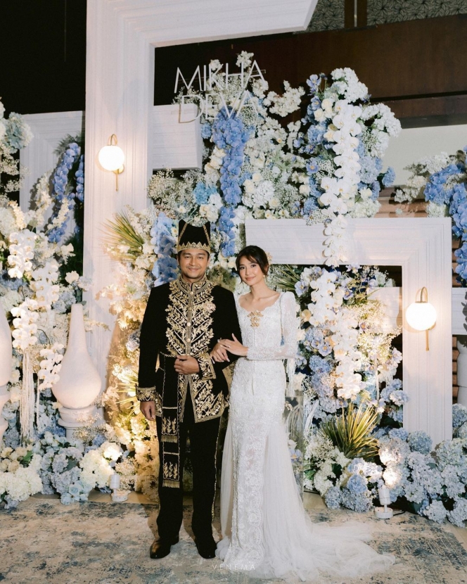 Deretan Potret Gaun Pernikahan ke-2 Mikha Tambayong, Tampil Memesona dan Anggun Bak Putri Manado