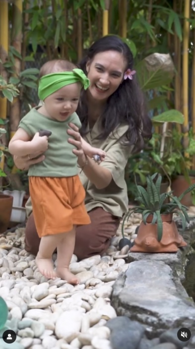 Potret Terbaru Baby Djiwa Anak Nadine Chandrawinata, Paras Bulenya Disebut Netizen Cantik Banget