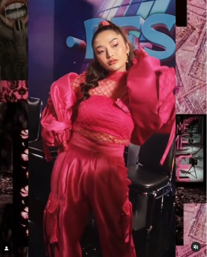 Disebut Biduan K-Pop, Potret Siti Badriah Tampil Nyentrik Pakai Outfit Serba Pink Tuai Pujian Netizen