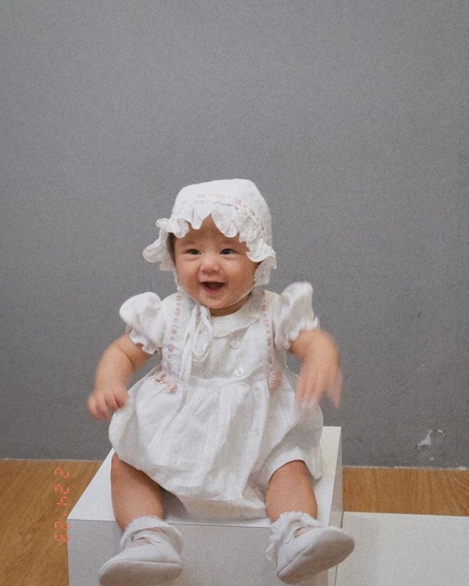 Potret Terbaru Baby Mikaila, Anak Winona Willy yang Dibilang Punya Wajah Mirip Baby Izz