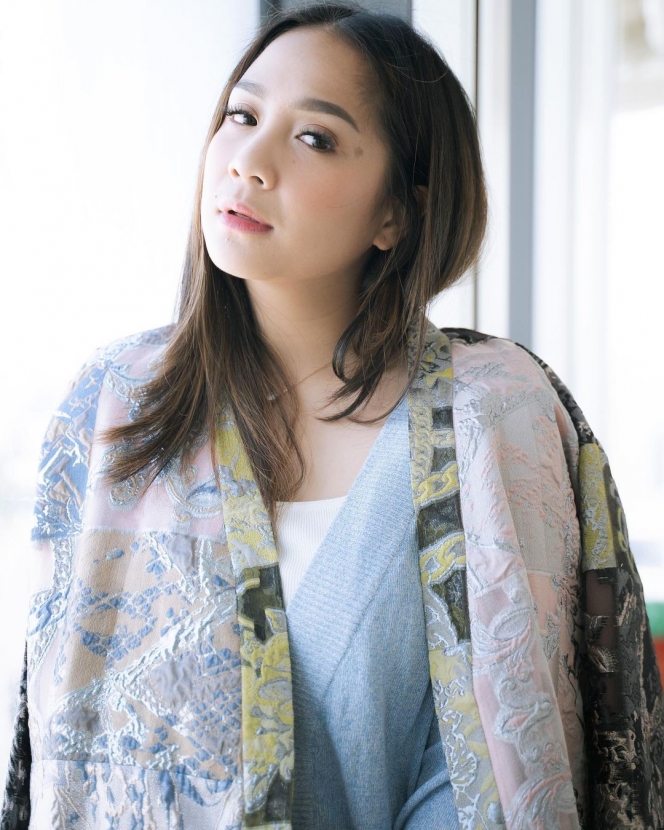 Deretan Potret Nagita Slavina Berpose ala Model Jepang, Netizen: Cantiknya di Luar Nalar!