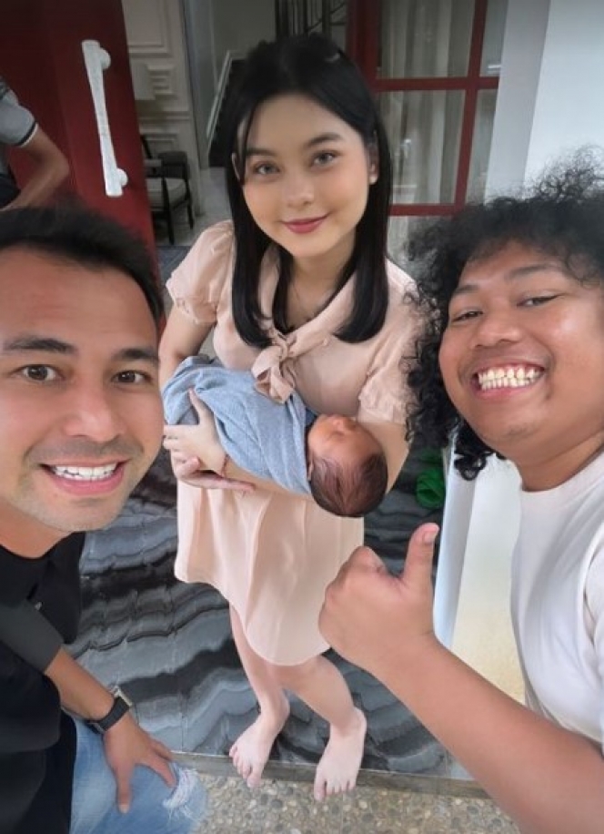 Potret Gemoy Baby Archie Anak Marshel Widianto dan Cesen Eks JKT48, Pipi Chubbynya Bikin Pengen Cubit