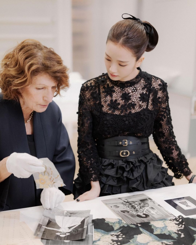 Tampil Bak Putri Kerajaan, Jisoo BLACKPINK Tuai Decak Kagum di Pemotretan Terbaru Dior Heritage