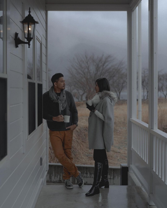 Deretan Potret Seru Liburan Keluarga Ryan Delon di Jepang, Romantis Ngonten ala FTV!