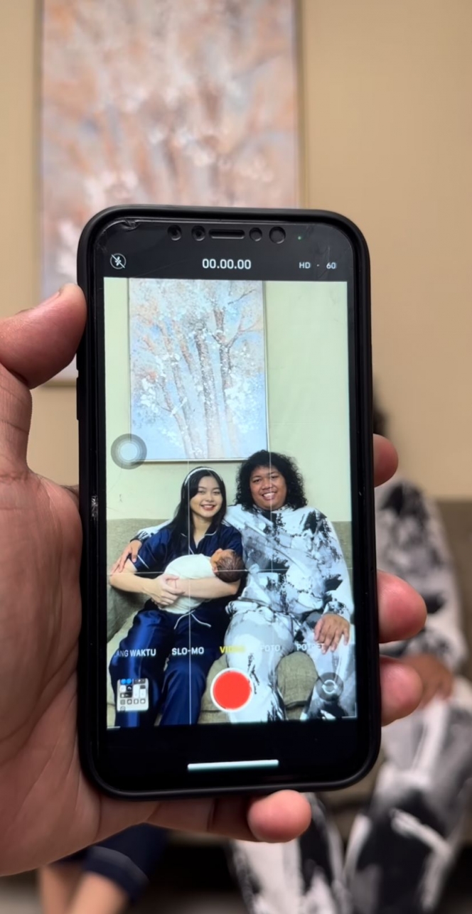 Potret Terbaru Marshel Widianto saat Bareng Istri dan Asuh Anak, Gaya Alaynya Disebut Seperti Bapak-bapak Facebook