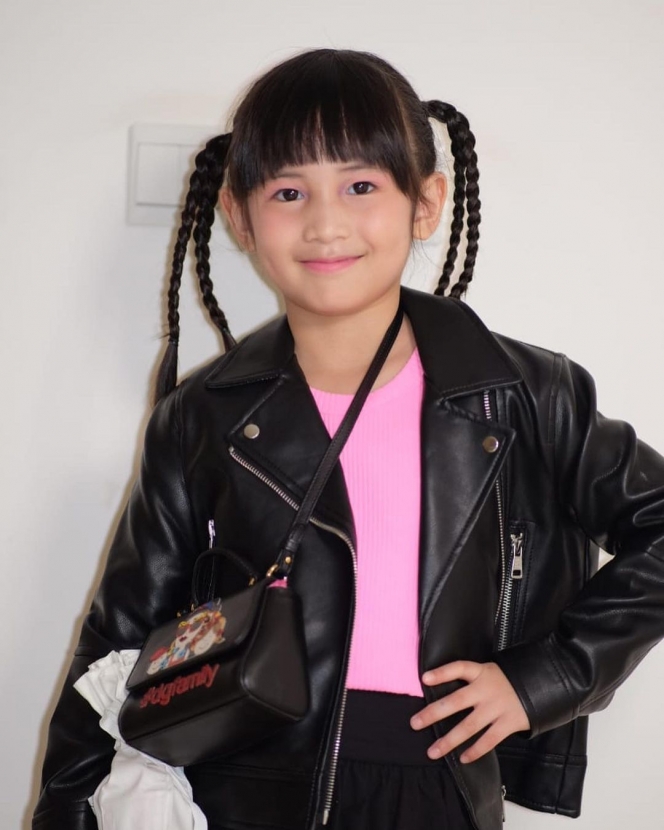 Makin Cantik di Usia 6 Tahun, Ini Deretan Potret Akifa Dhinara Anak Nindy Ayunda yang Fashionable Abis!