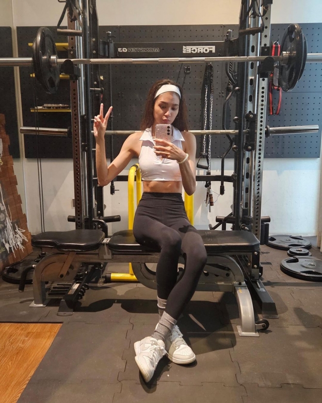 Selfie di Gym, Ini Potret Cantik Mikha Tambayong yang Digunjing Netizen: Kurus Banget!