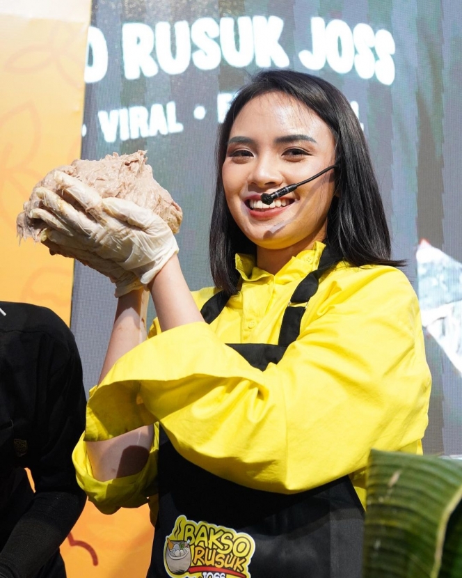 9 Potret Food Vlogger Magdalena yang Jadi Sorotan Usai Curhat Eskposurenya Ditolak dan Tak Dijamu Pemilik Resto, Langsung Banjir Kritik