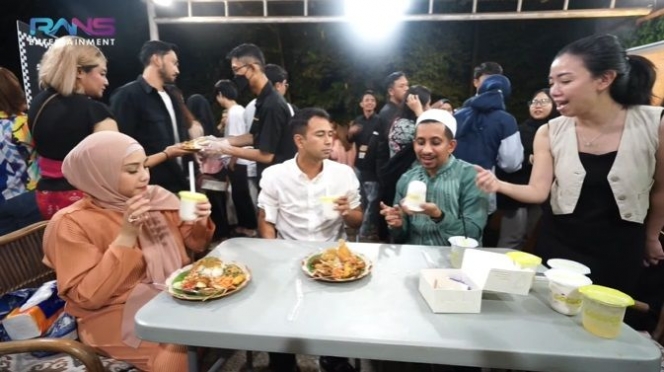 10 Potret Nagita Slavina Berhijab di Acara Kajirans, Bikin Raffi Ahmad Sampai Salting lho!