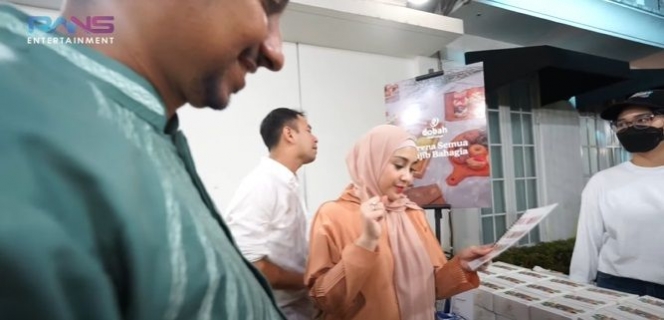 10 Potret Nagita Slavina Berhijab di Acara Kajirans, Bikin Raffi Ahmad Sampai Salting lho!