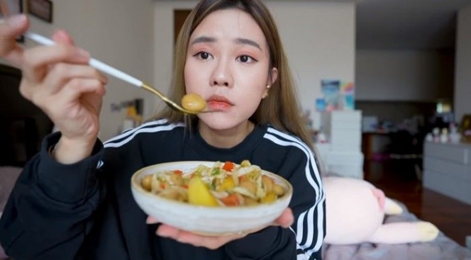 10 Food Vlogger Paling Populer di Indonesia, Ada Mgdalenaf yang Lagi Ramai Dikritik!